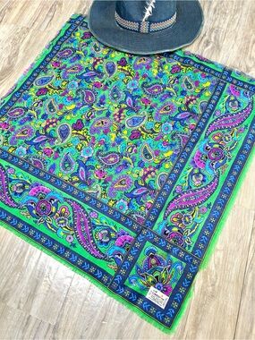 Folk vibe Wool Paisley Gypsy vibe Scarf/wrap w cottagecore country prairie vibe